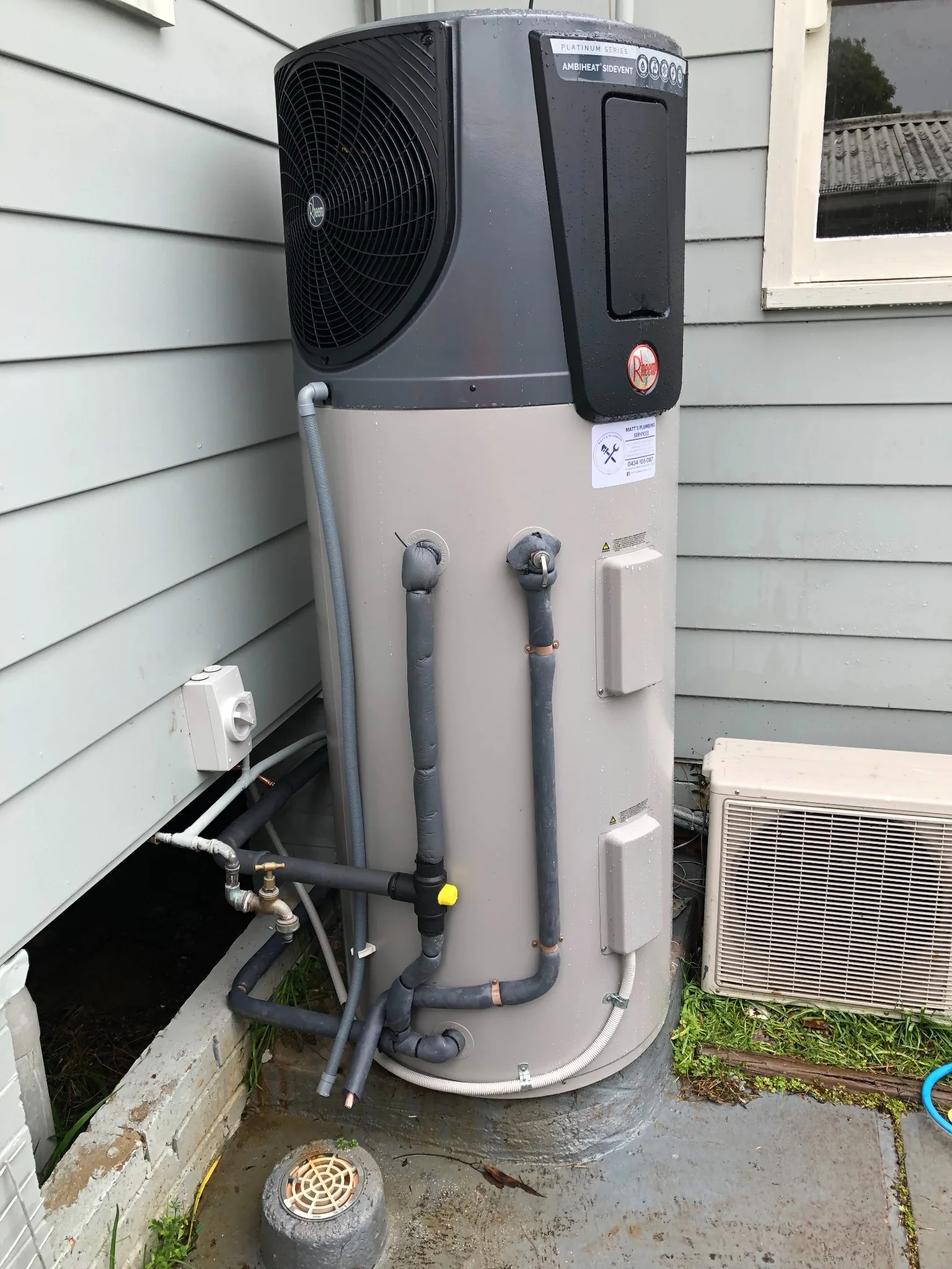 Gas hot water installation
